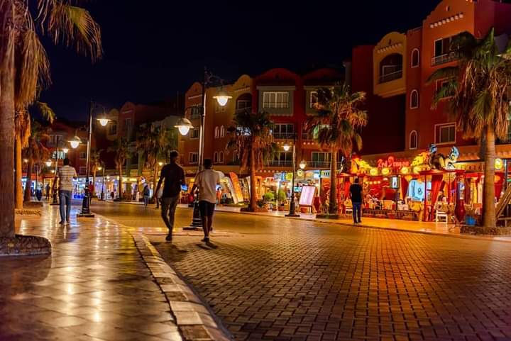 Hurghada Night City Tour with Dinner 